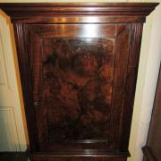 Wandschrank Nussbaum um 1900,Türfüllungen mit Nussbaumwurzelholz,guter gebrauchter Zustand.42 cm breit 23 cm tief 57 cm hoch 180 €