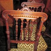 4 Gründerzeit Salonstühle, Nussbaum um 1890, schön gestaltete Rückenlkehne mit gedrechselten Säulchen, Polsterung in gutem akzeptablen Zustand, Breite: 40 cm, Tiefe: 43 cm, Höhe: 95 cm - Preis: 800,- €