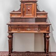 Damenaufsatzschreibtisch Nussbaum um 1890 Flachschnitzerei ausziehbare Schreibplatte 95 b 61 t 141 h 1500 €